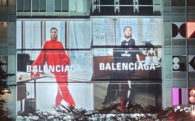 Balenciaga admite su error y demanda a los 